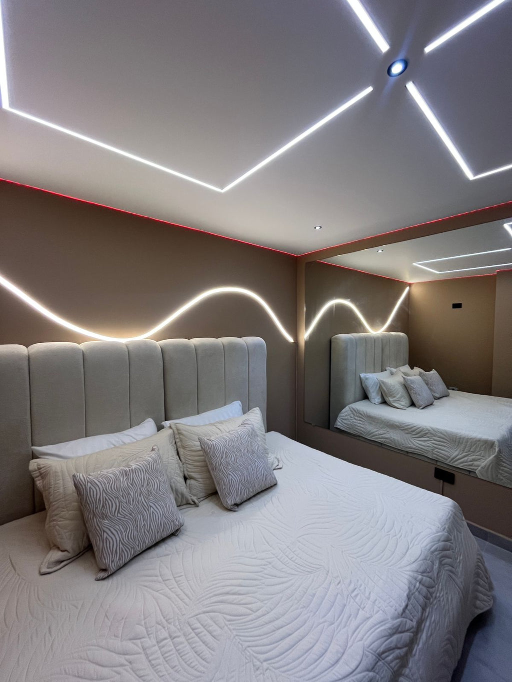 The Pearl Room