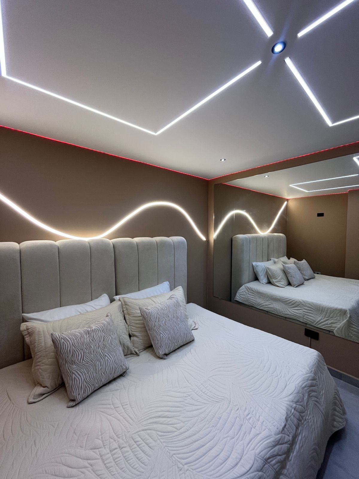 The Pearl Room