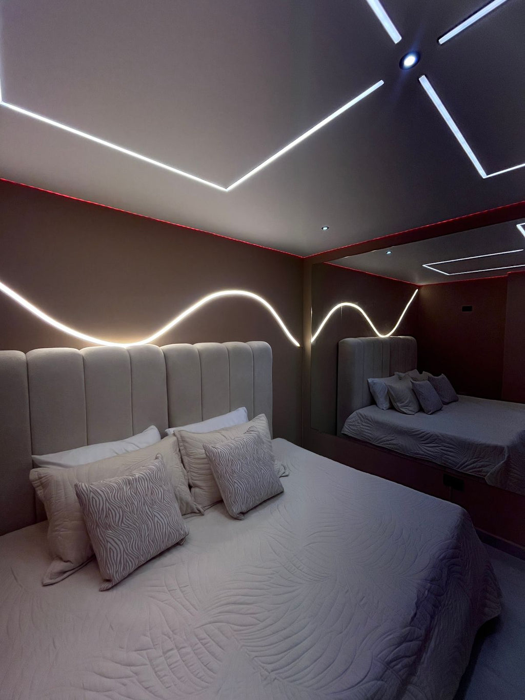 The Pearl Room
