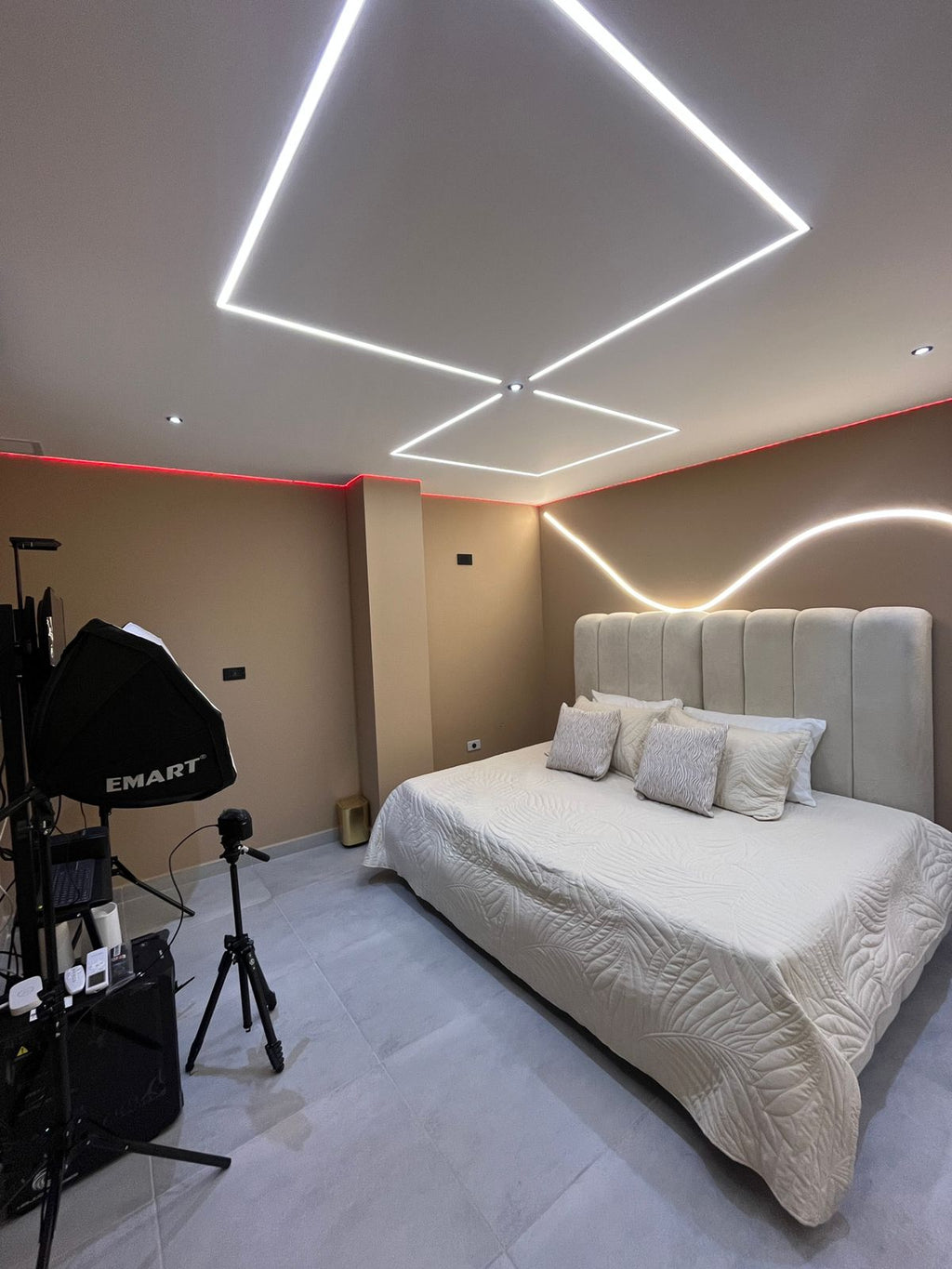 The Pearl Room