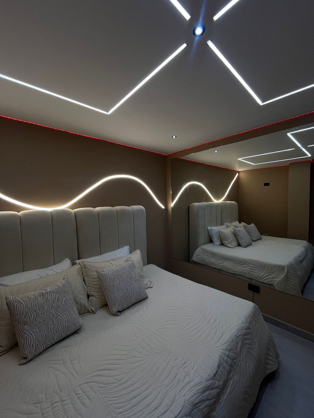 The Pearl Room